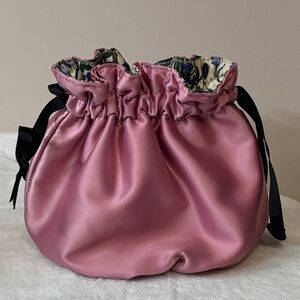 NEW Gucci Beauty Satin Drawstring Floral Flower Pouch GWP